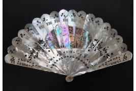 Fleurs de nacre, éventail fin XIXème siècle