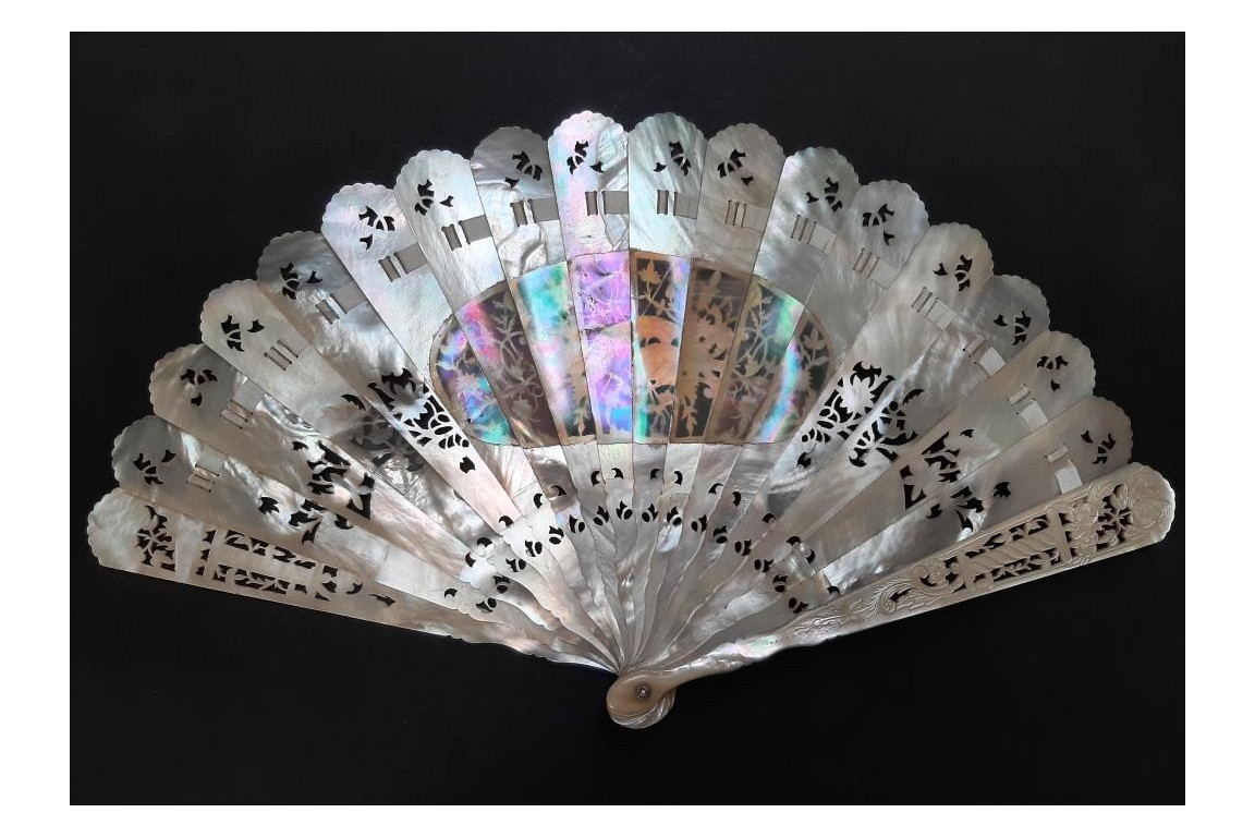 Pearl flowers, late 19 th century fan