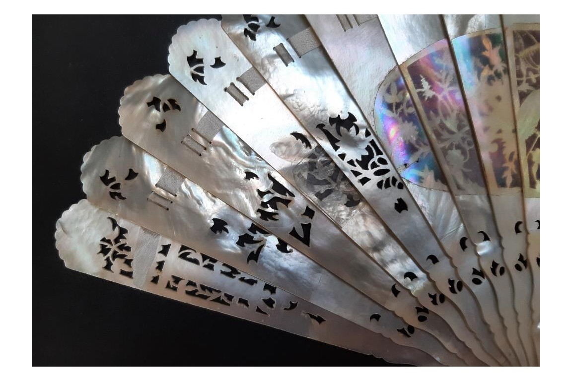 Pearl flowers, late 19 th century fan