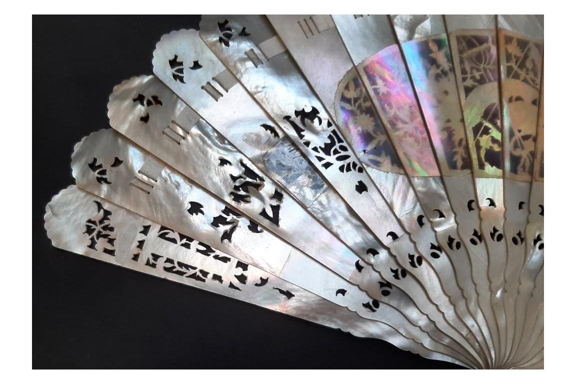 Pearl flowers, late 19 th century fan