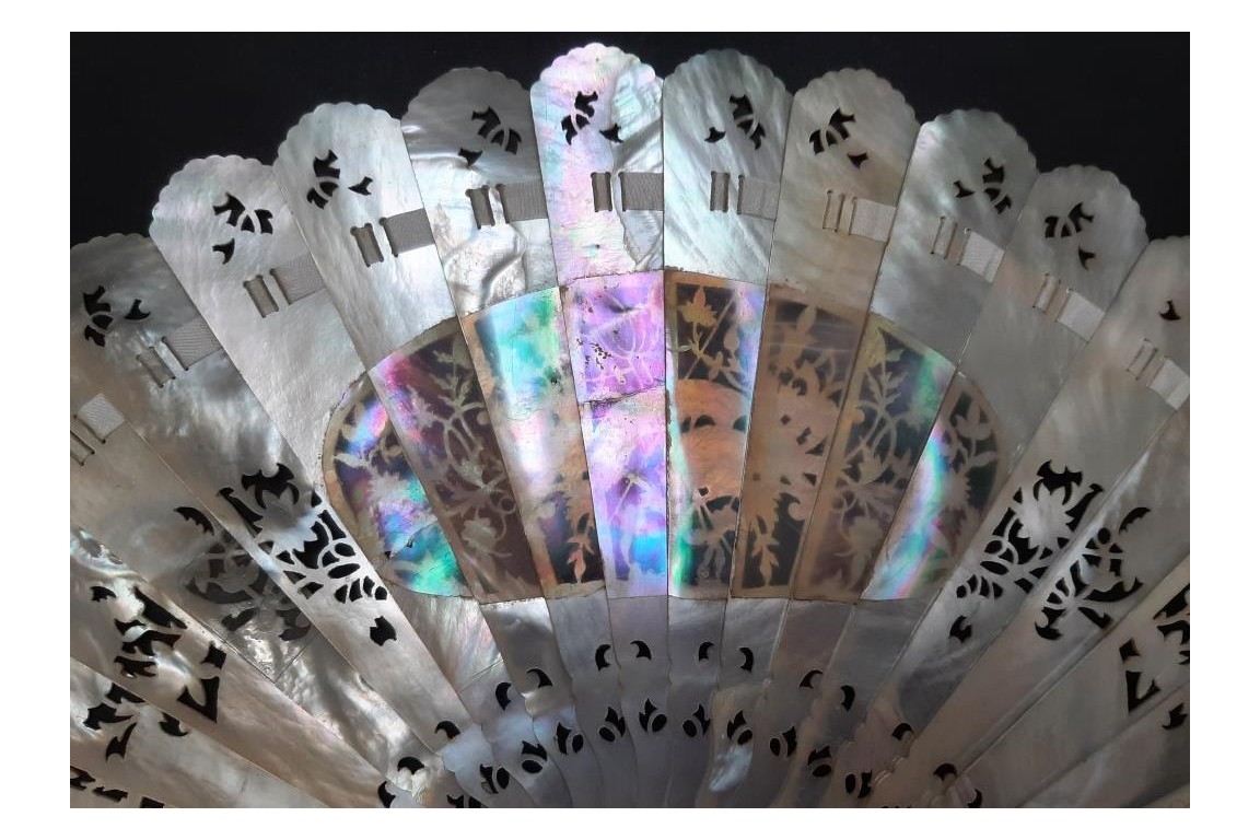 Pearl flowers, late 19 th century fan
