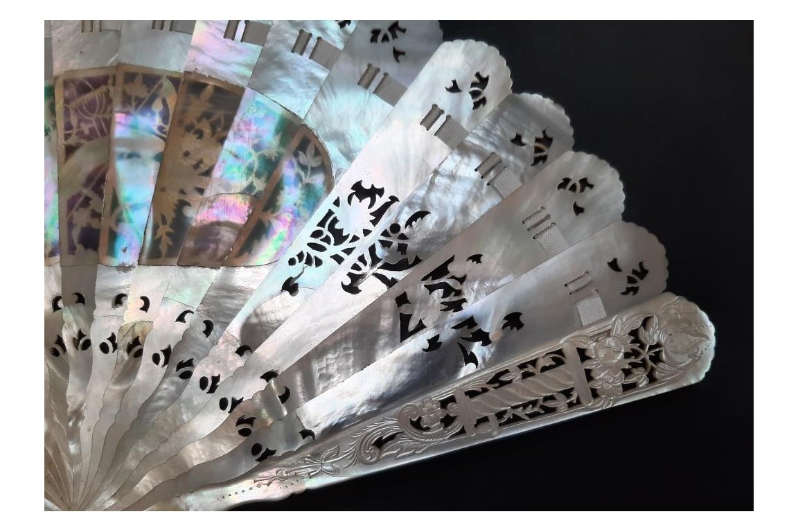 Pearl flowers, late 19 th century fan