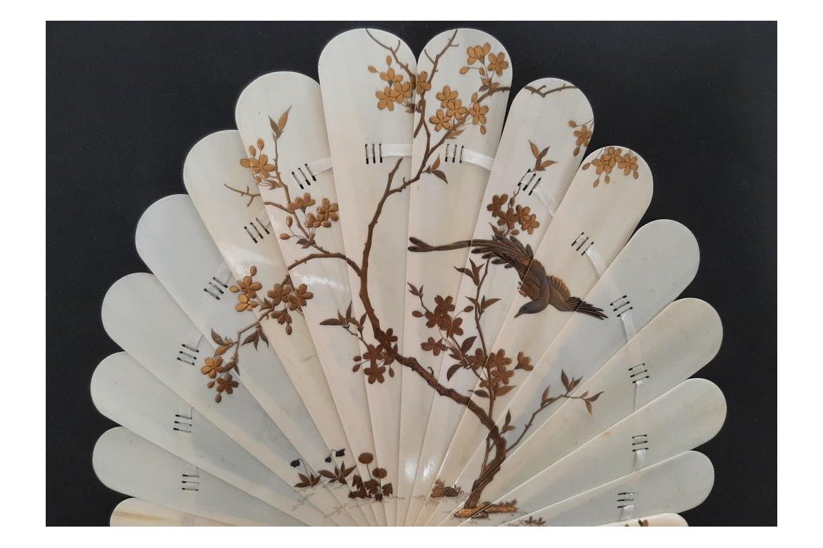 Oiseaux du Japon, éventail vers 1900