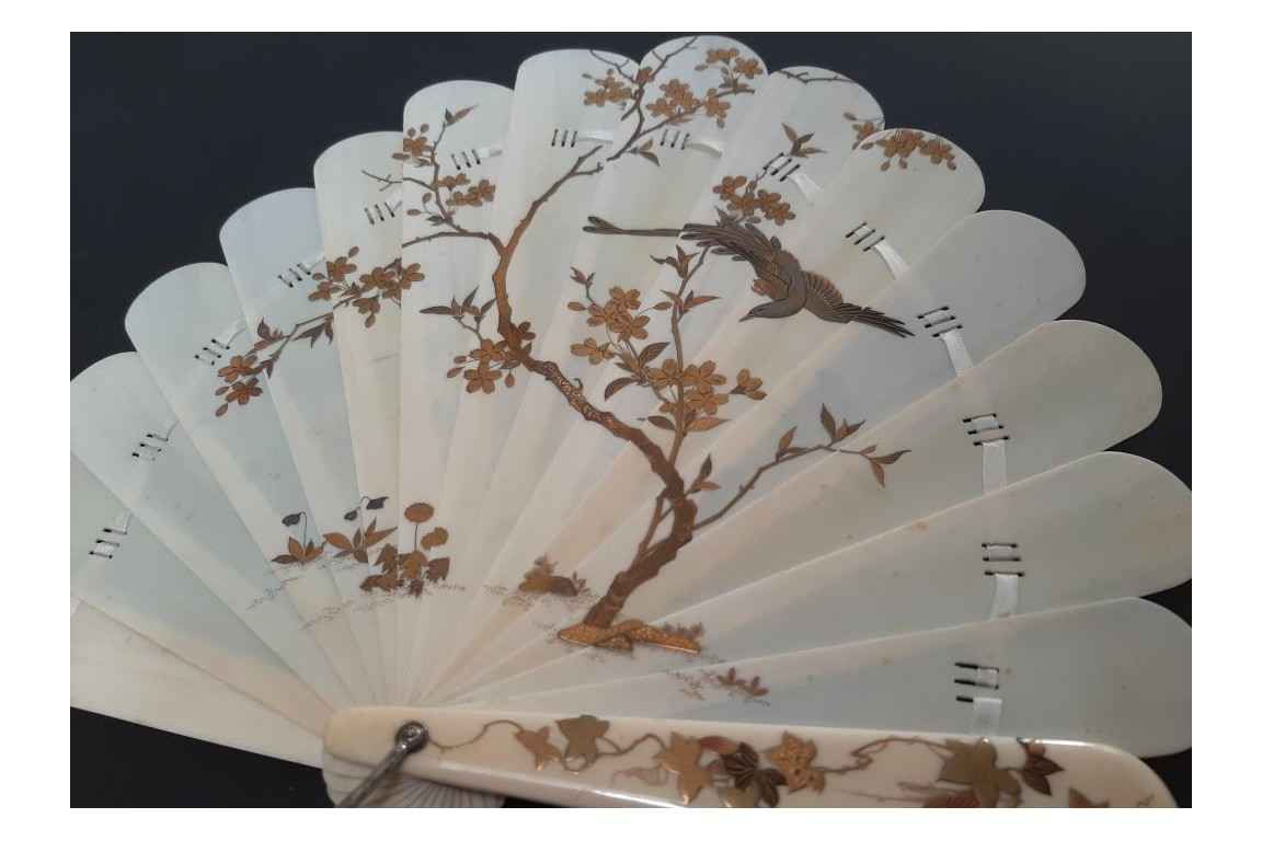 Oiseaux du Japon, éventail vers 1900