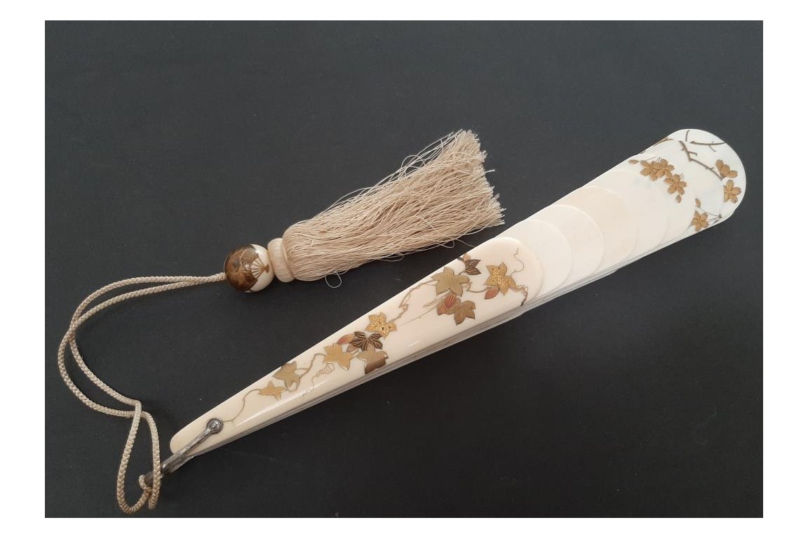 Oiseaux du Japon, éventail vers 1900