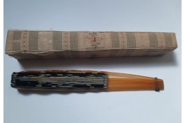 Duvelleroy, Belle au gui. Éventail dans le goût de Mucha, période Art Nouveau