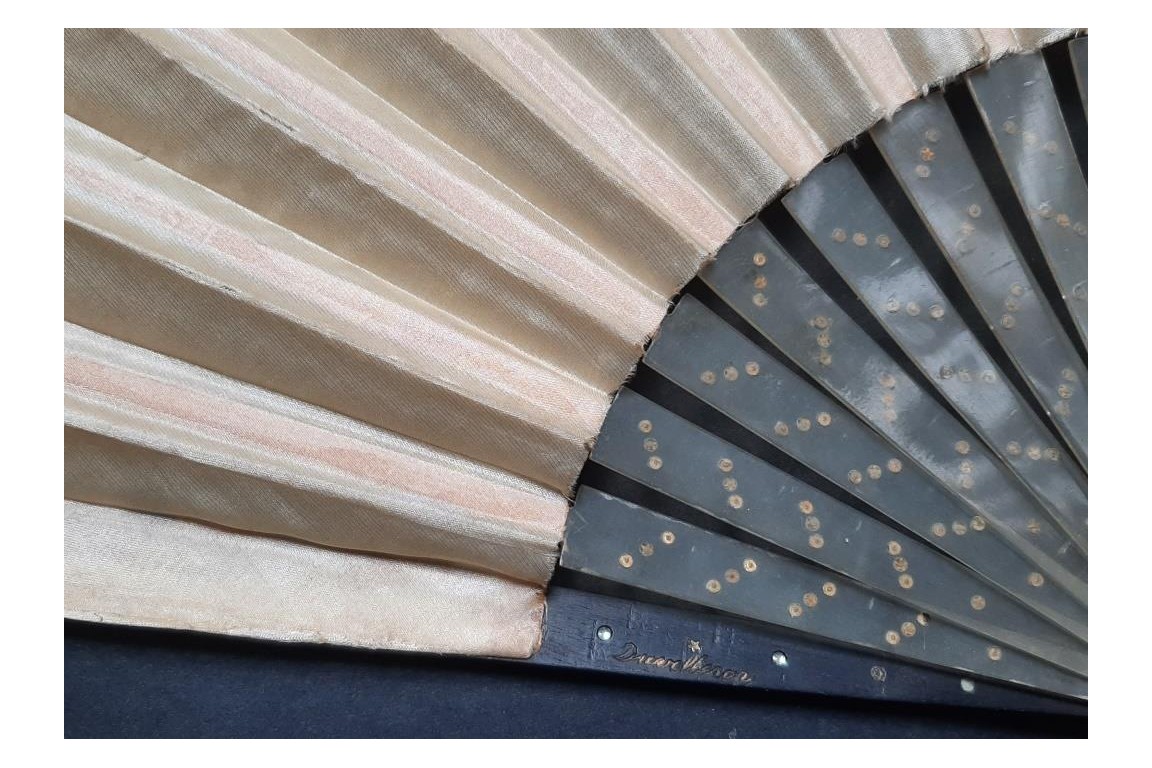 Duvelleroy, l'Empire revisité. Éventails vers 1900