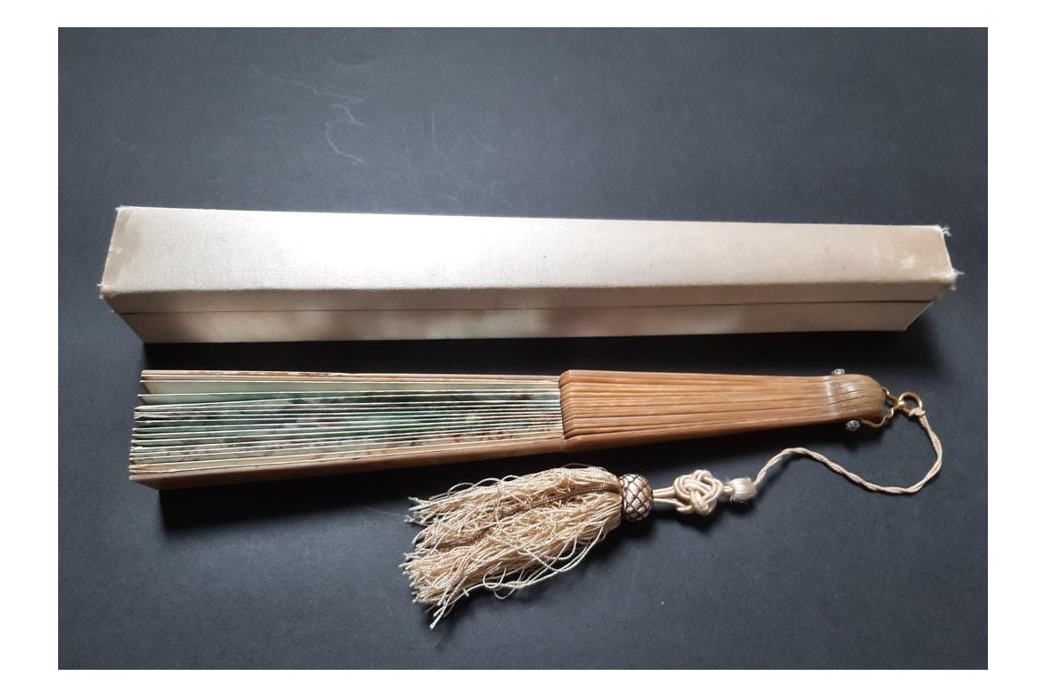 Faucon, virtuous and persevering love. Fan by E. Prieur, circa 1870–80