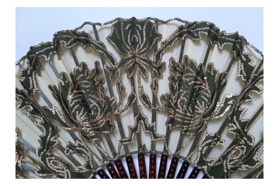 Kees, iris et pivoines. Éventail époque Art nouveau