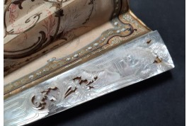 Kees, l'amour va tirer. Éventail vers 1870-80