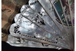 Kees, l'amour va tirer. Éventail vers 1870-80