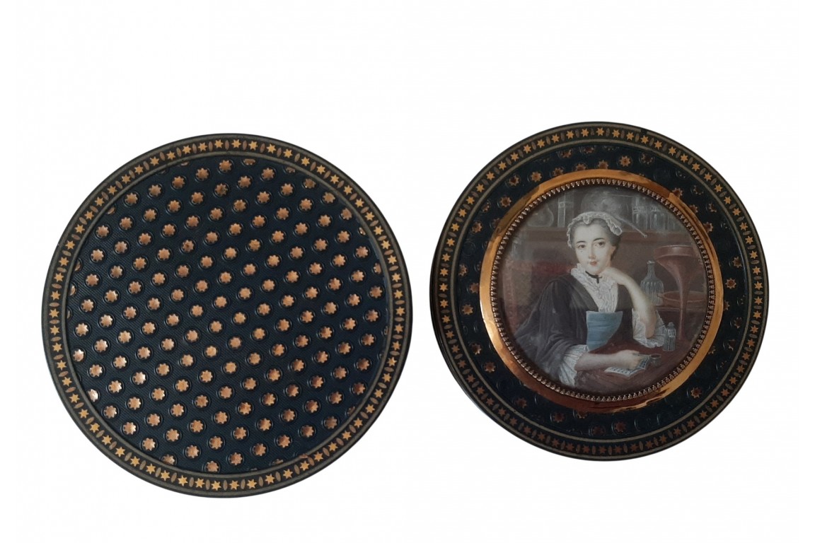 The chemist, late 18th century snuffbox