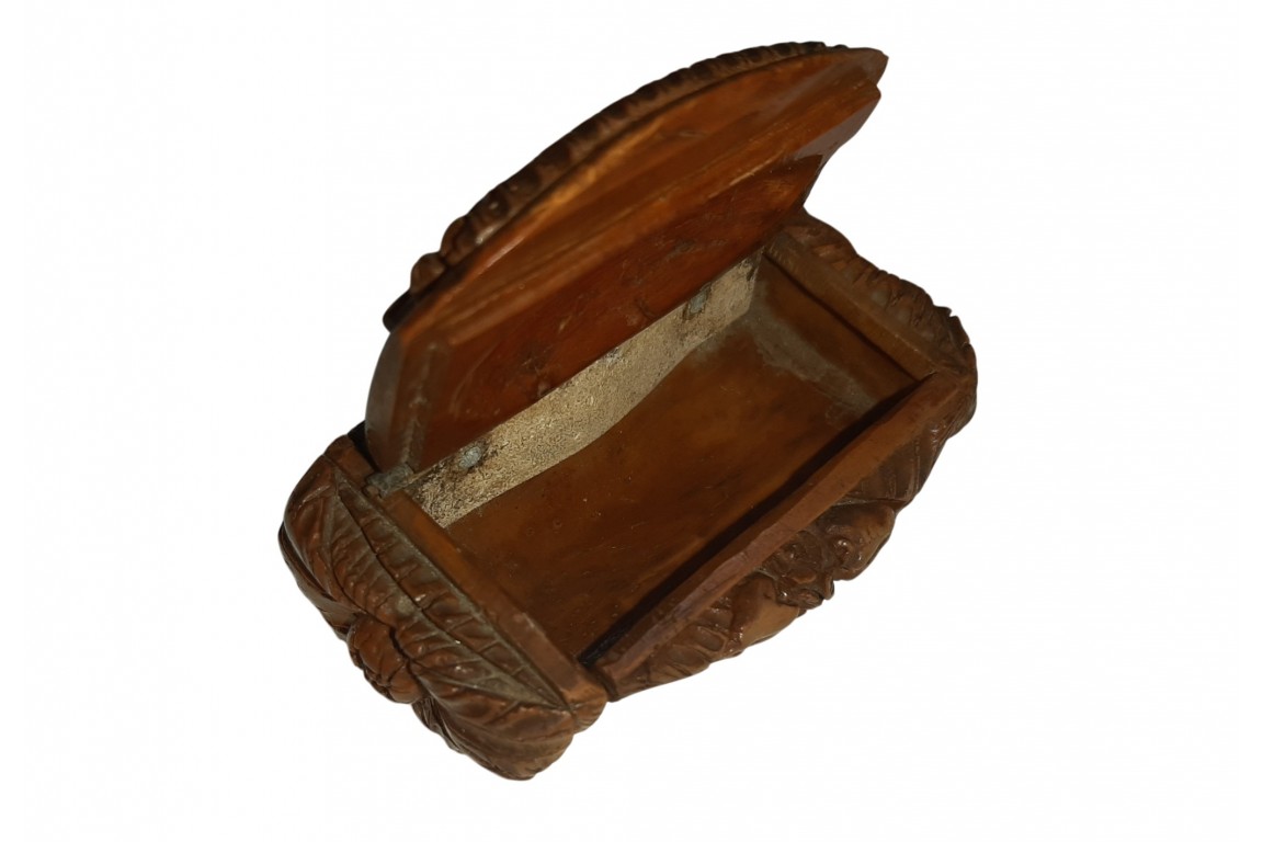 The carpenter, folk art snuffbox, early 19th century