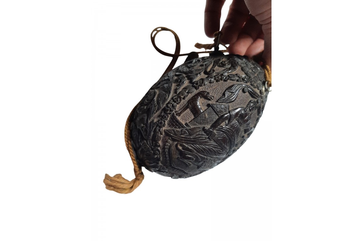 Napoleon and the Flight of the eagle, powder flask, 19th century