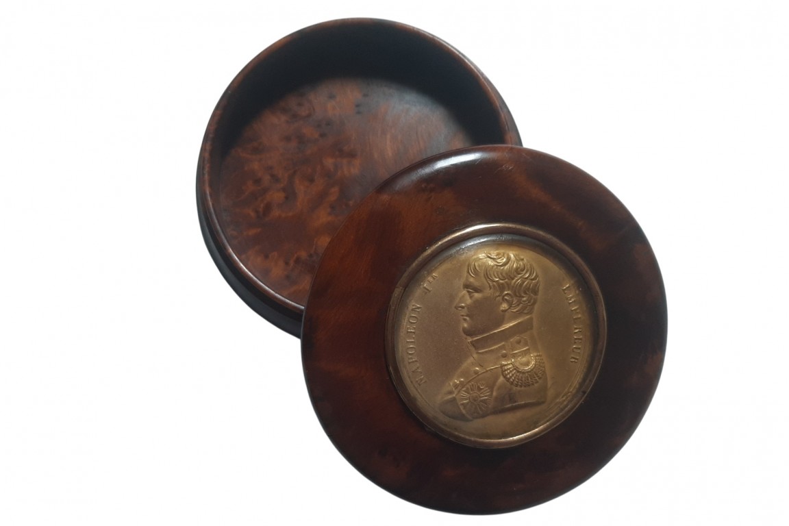 To the glory of Napoleon, snuffbox, circa 1810-1830