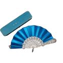 Bleu d'argent, éventail vers 1900