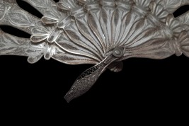 Bleu d'argent, éventail vers 1900