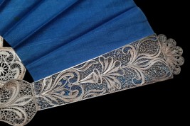 Bleu d'argent, éventail vers 1900