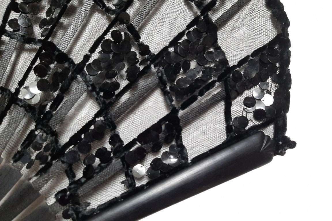 Damier noir, éventail vers 1925