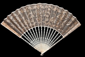 Catgut crème et argent, éventail vers 1750