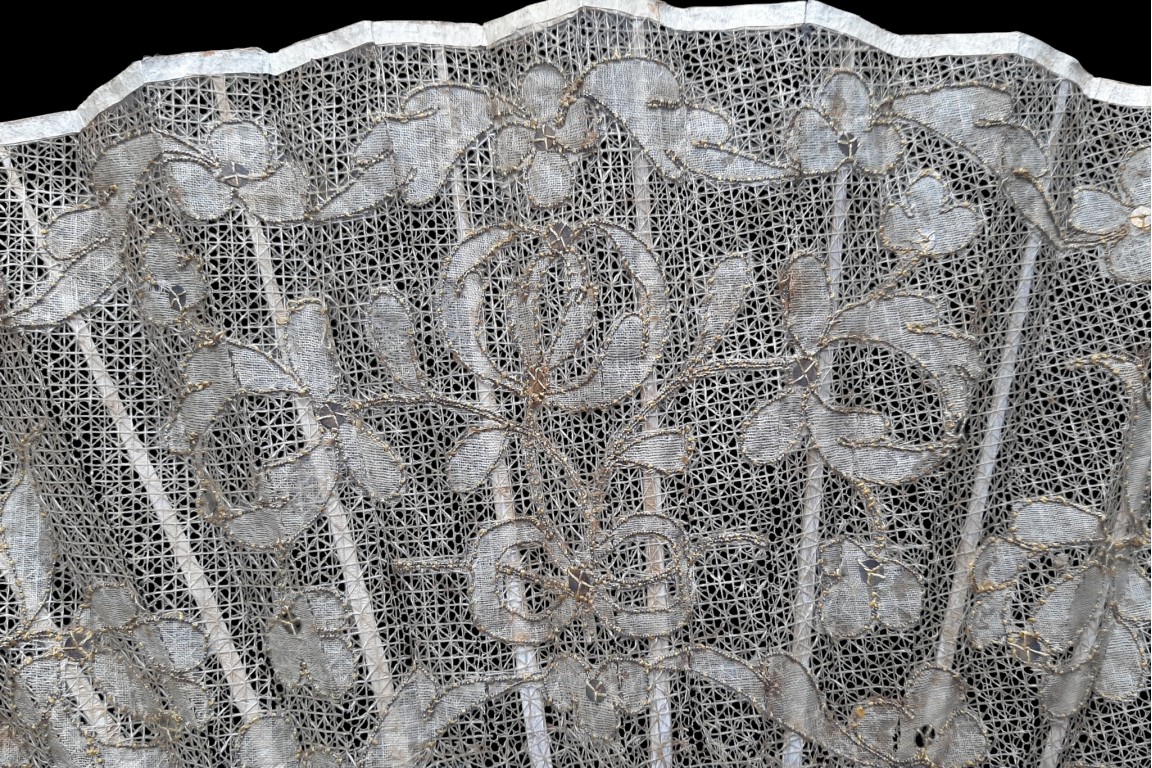 Catgut crème et argent, éventail vers 1750