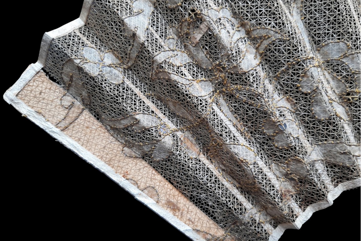 Catgut crème et argent, éventail vers 1750