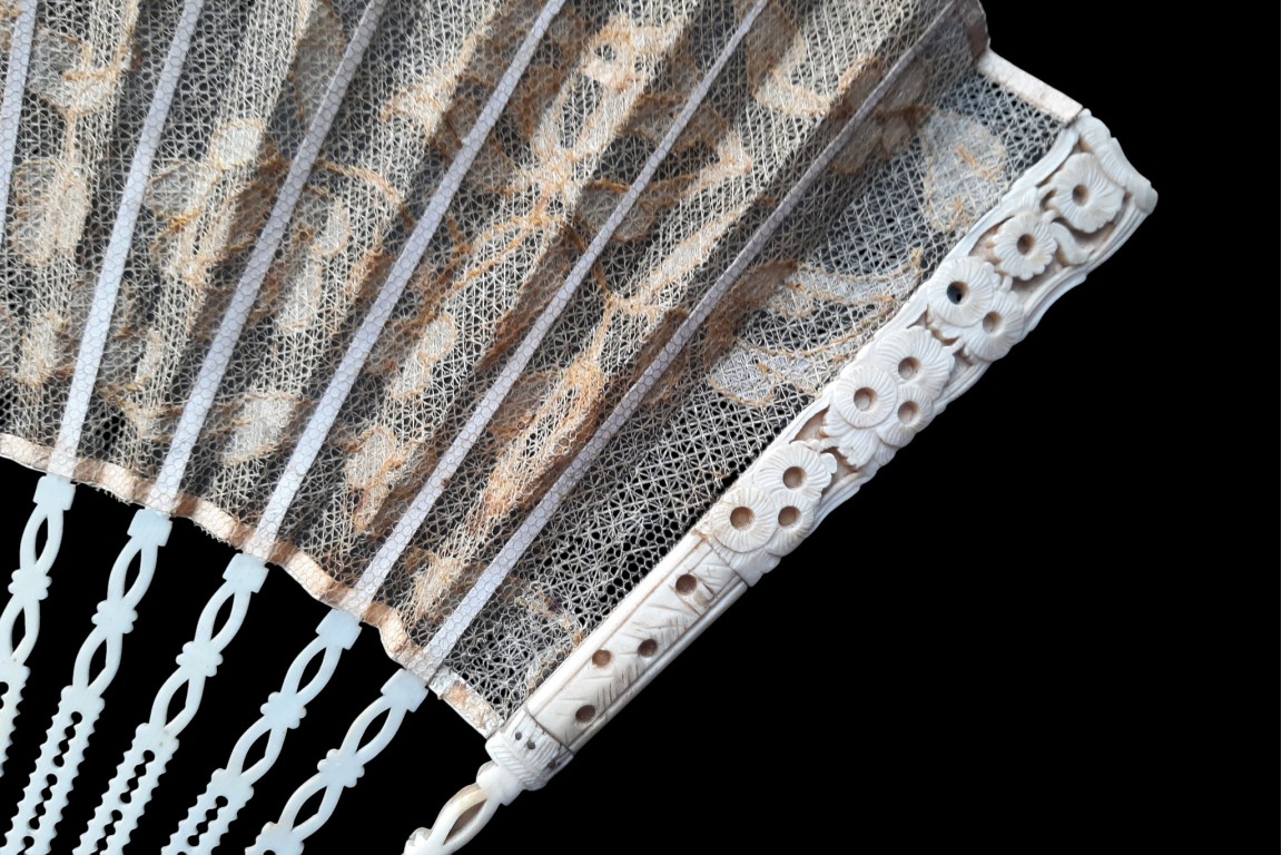 Catgut crème et argent, éventail vers 1750