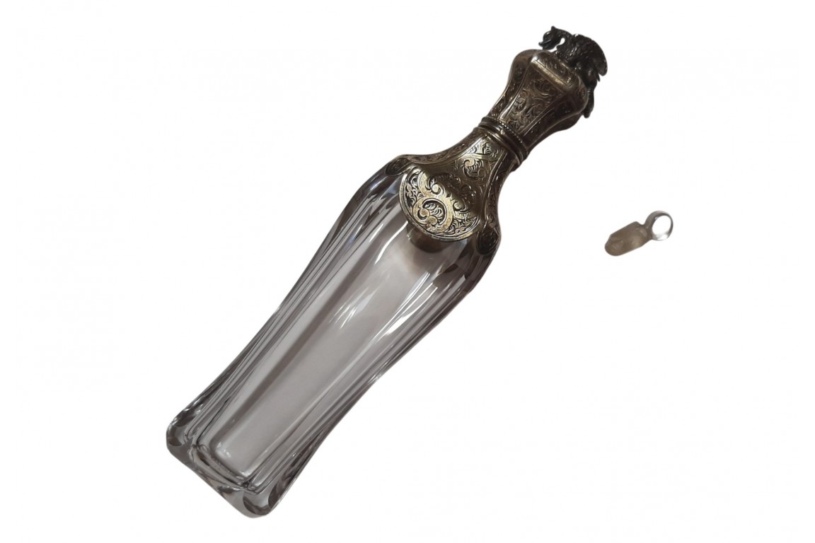 Flacon au dragon, vers 1840-50