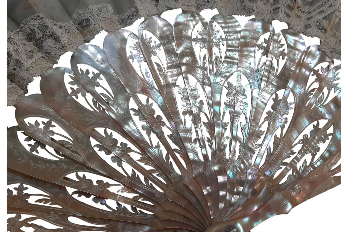 Little darlings, fan circa 1900