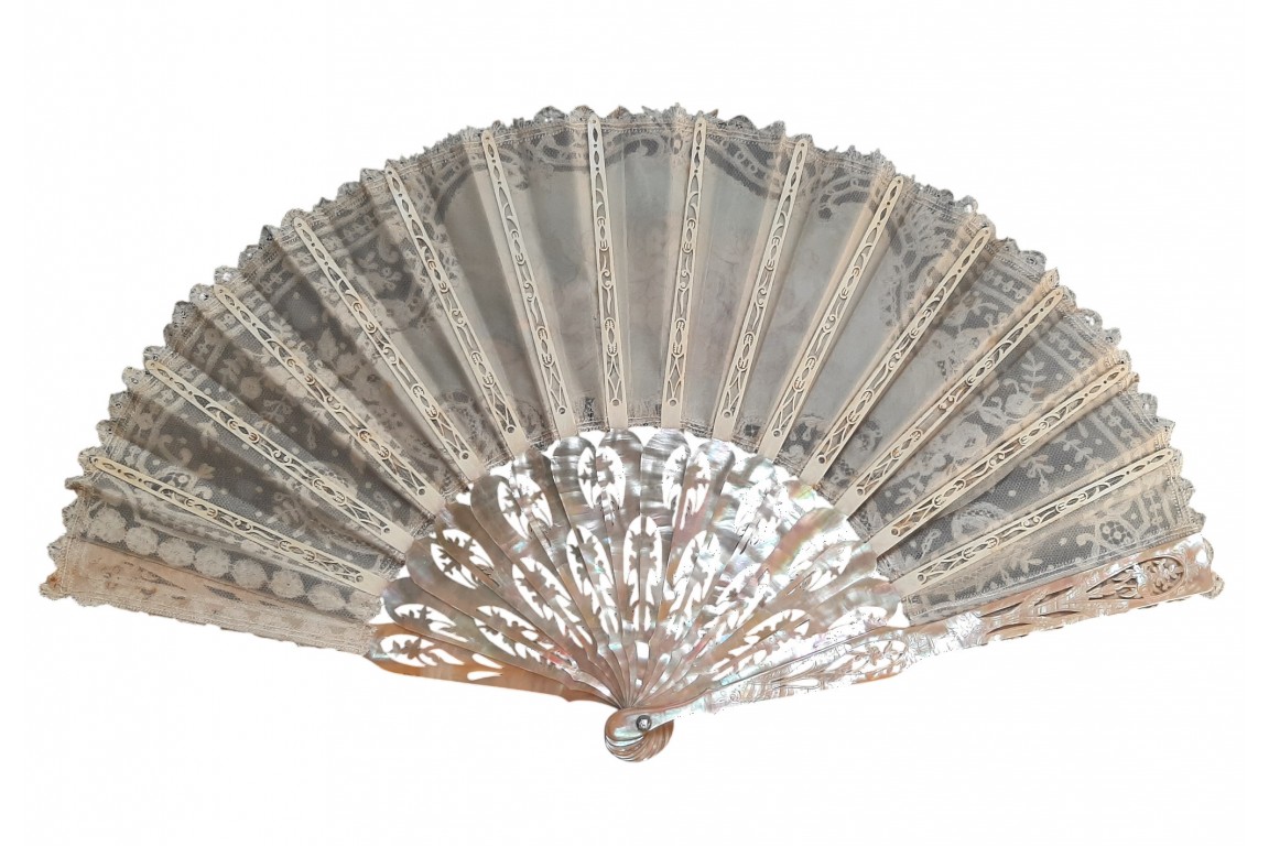 Little darlings, fan circa 1900