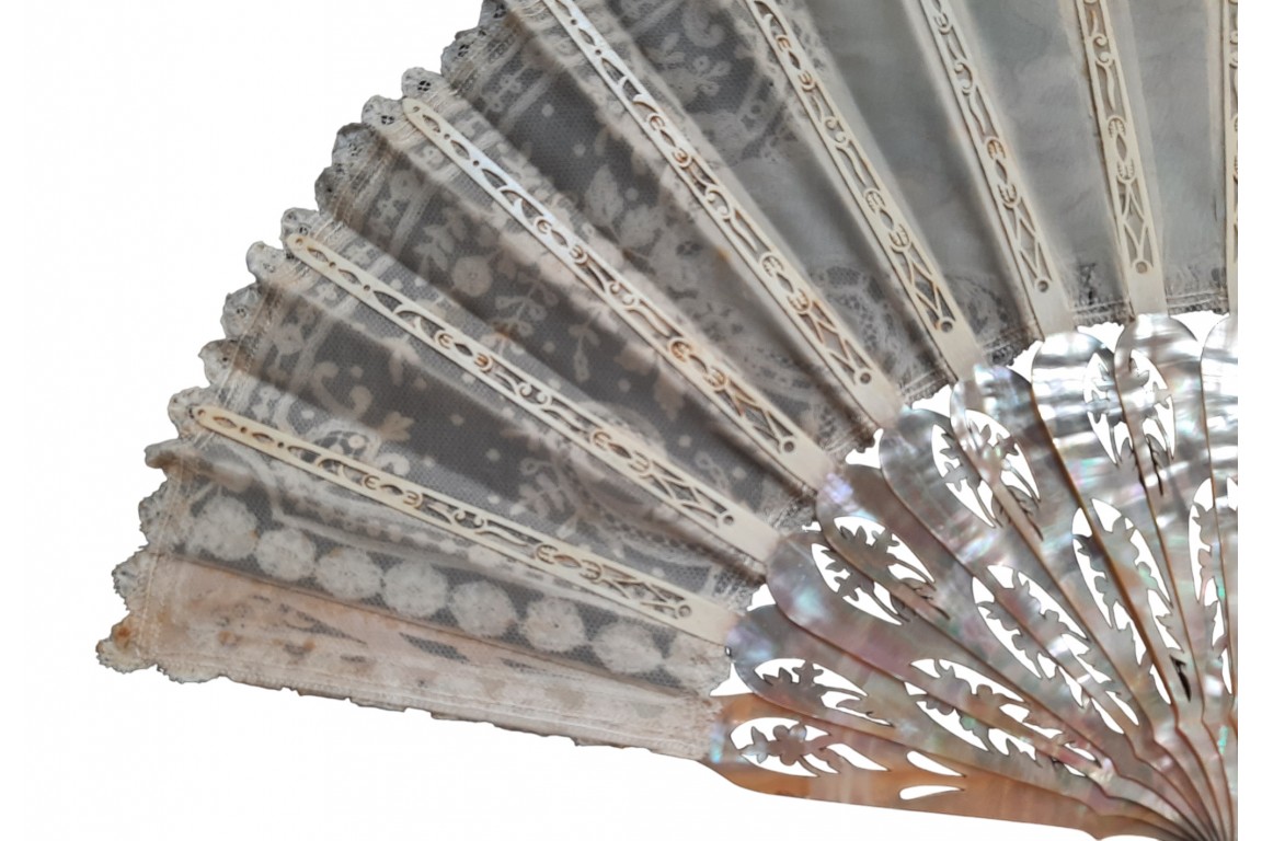 Little darlings, fan circa 1900