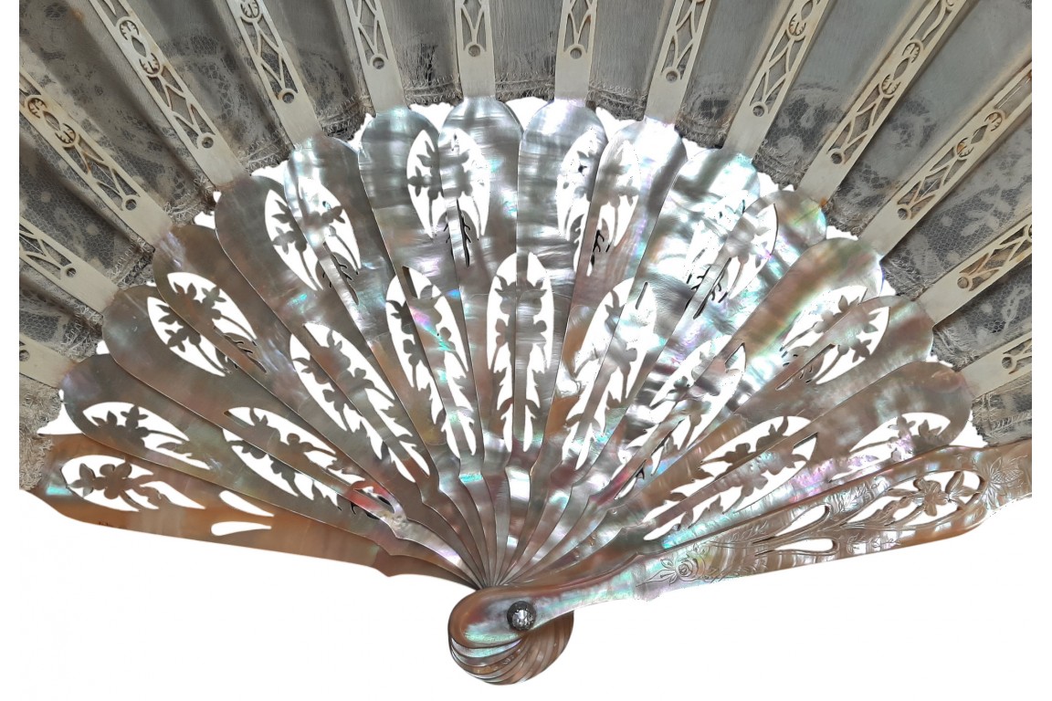 Little darlings, fan circa 1900