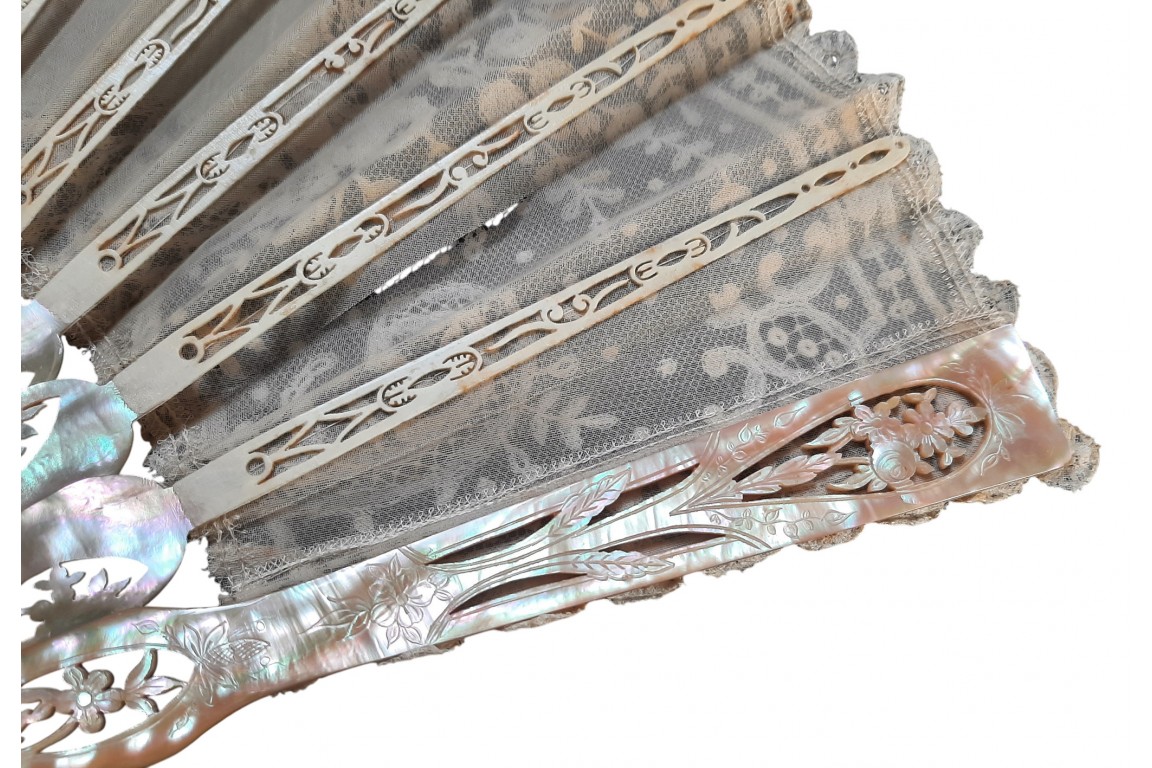 Little darlings, fan circa 1900
