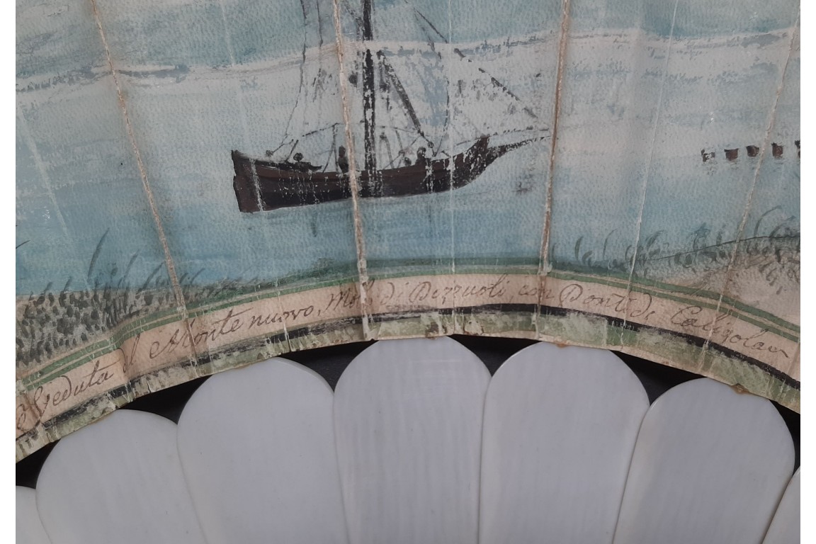 Le monte Nuovo, le pont de Caligula et le Vésuve, éventail souvenir de l'éruption d'Août 1779