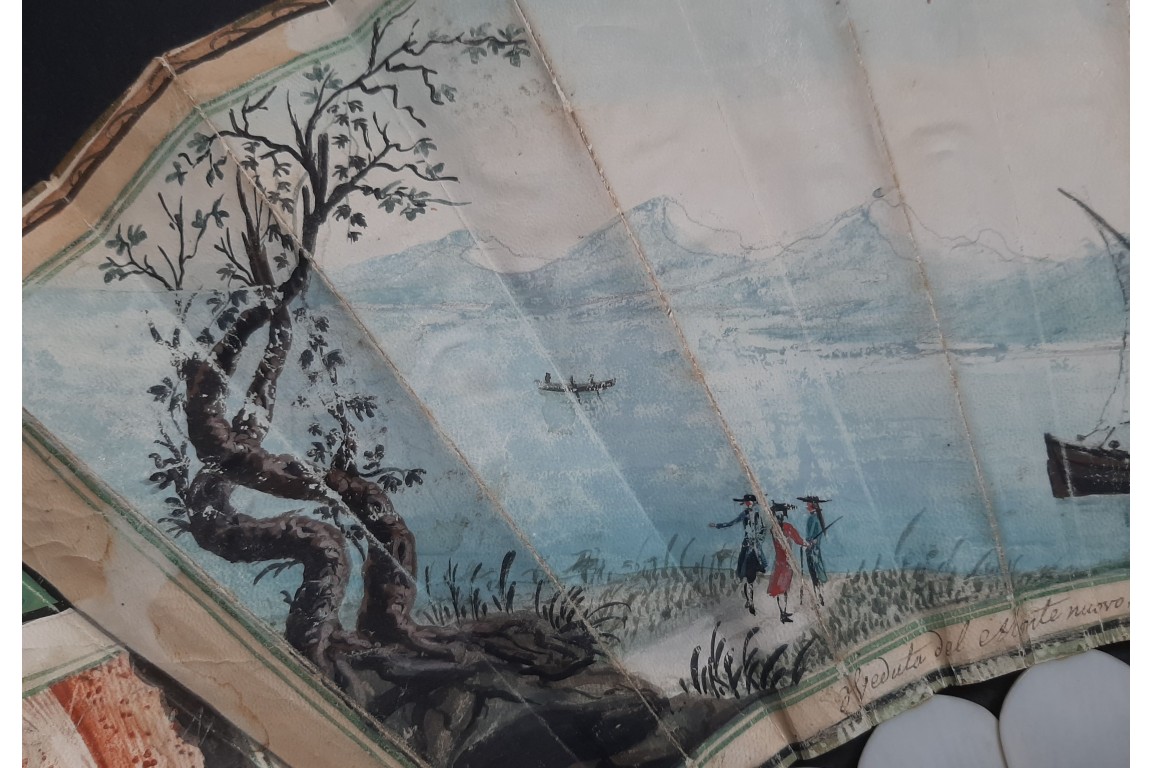 Le monte Nuovo, le pont de Caligula et le Vésuve, éventail souvenir de l'éruption d'Août 1779