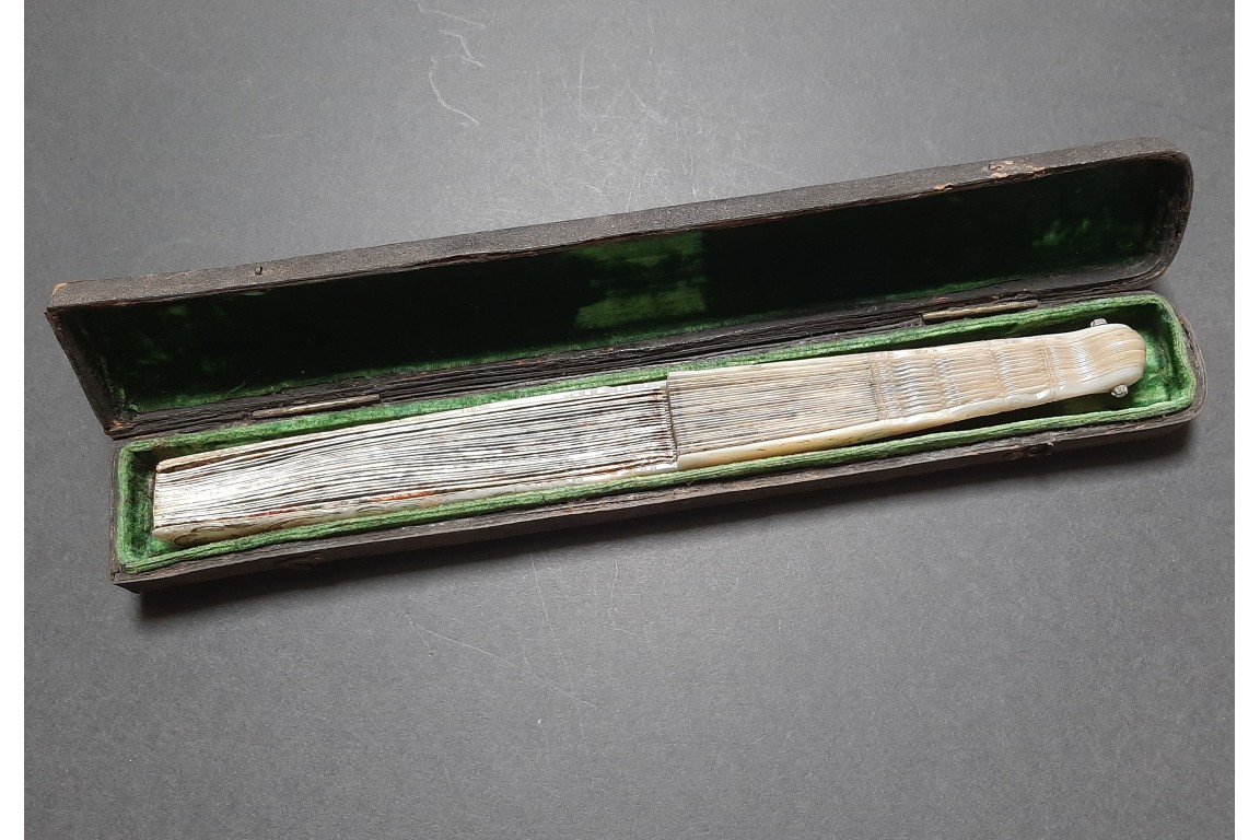 Vénus remettant les armes à Enée, éventail vers 1760
