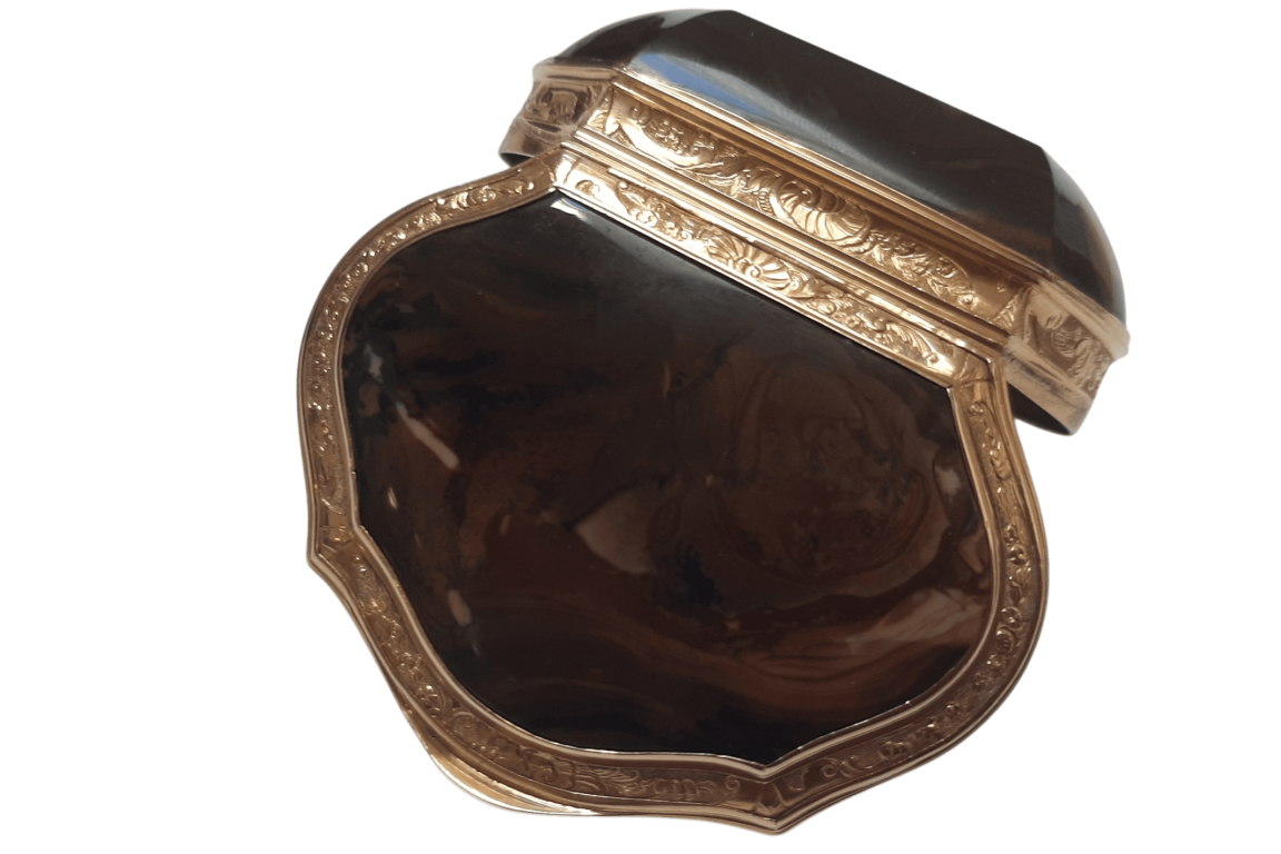 Tabatière en agate, période Louis XV