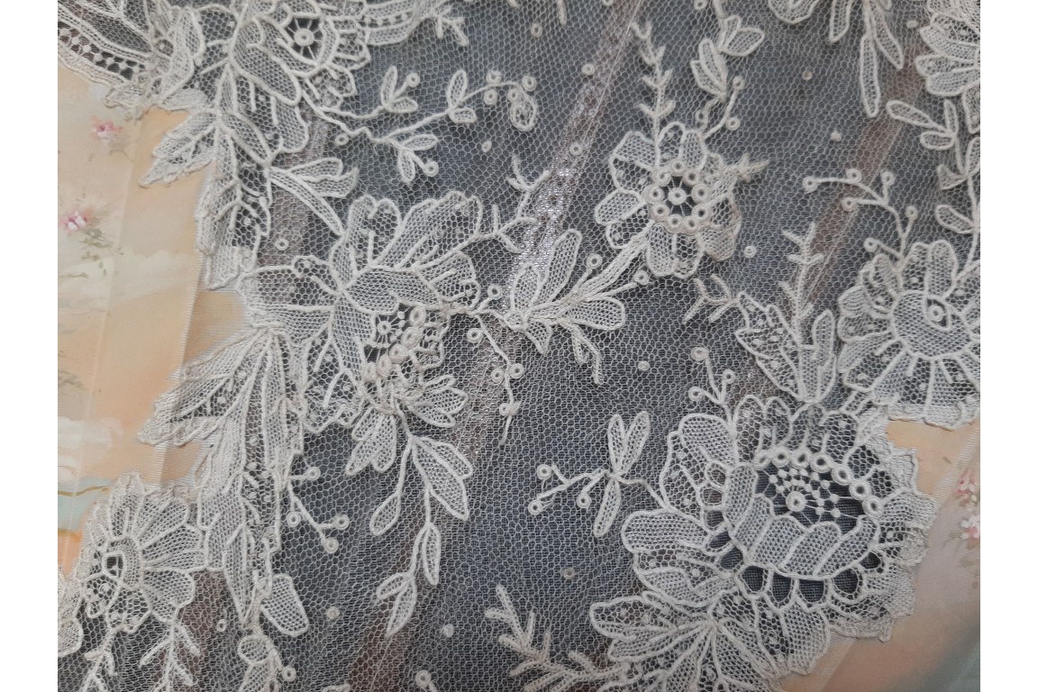The beauties float, fan design by Marie Adam for Creusy, circa 1890