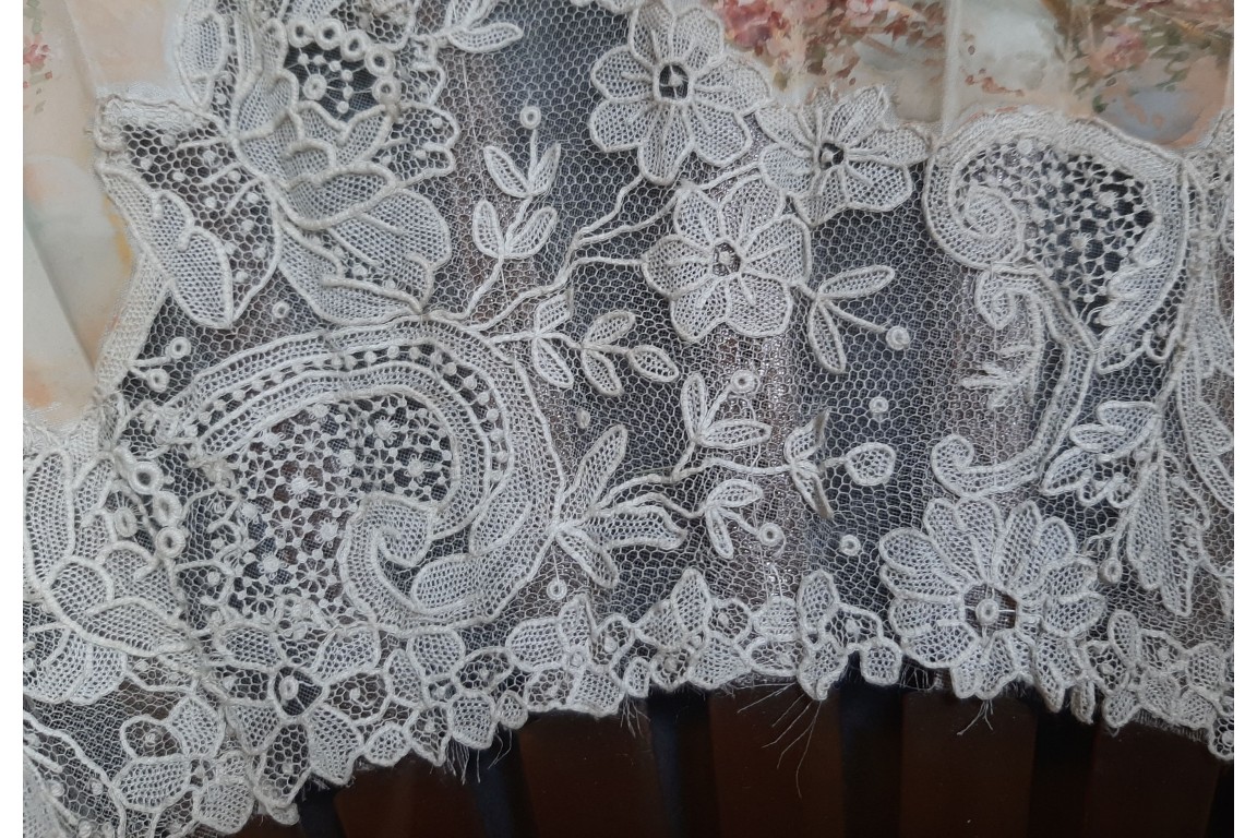The beauties float, fan design by Marie Adam for Creusy, circa 1890