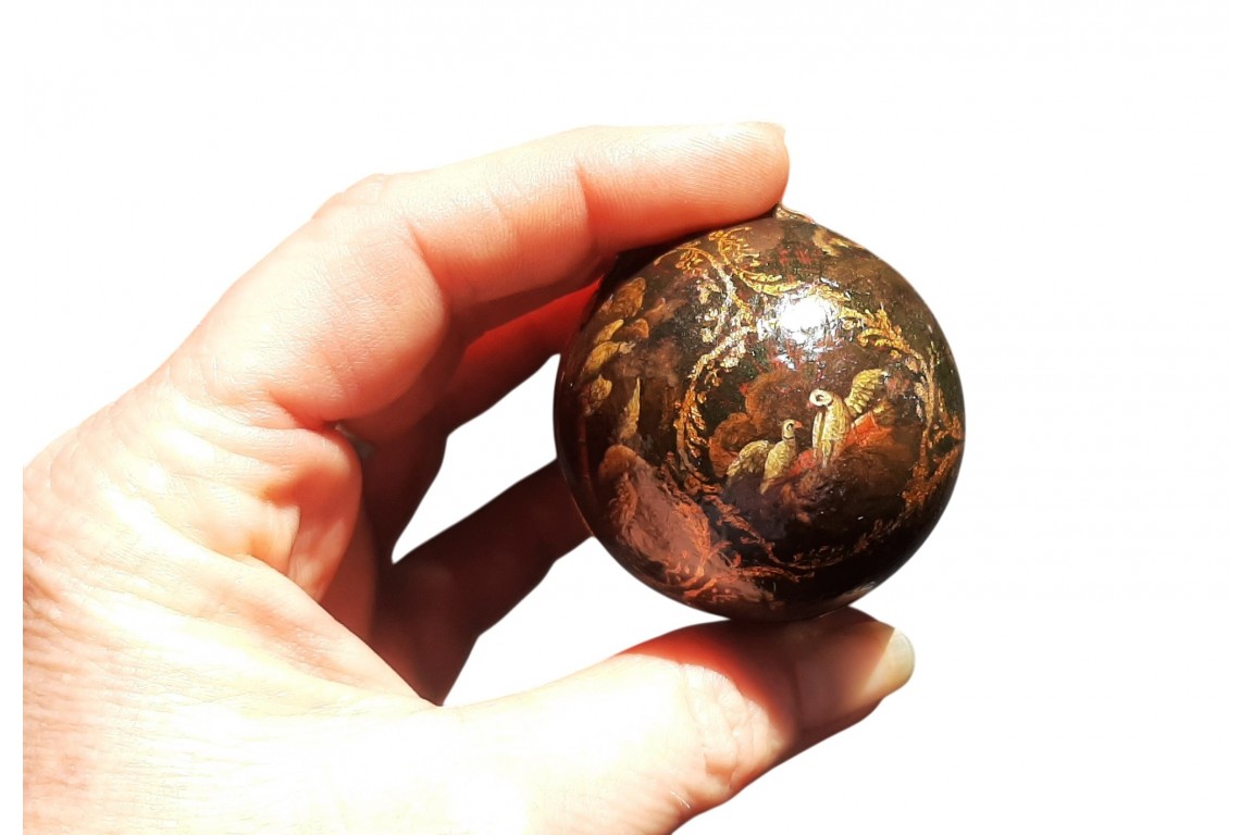 Vernis Martin egg, 18th century