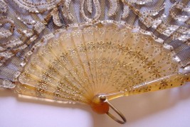 Iris, fan circa 1905